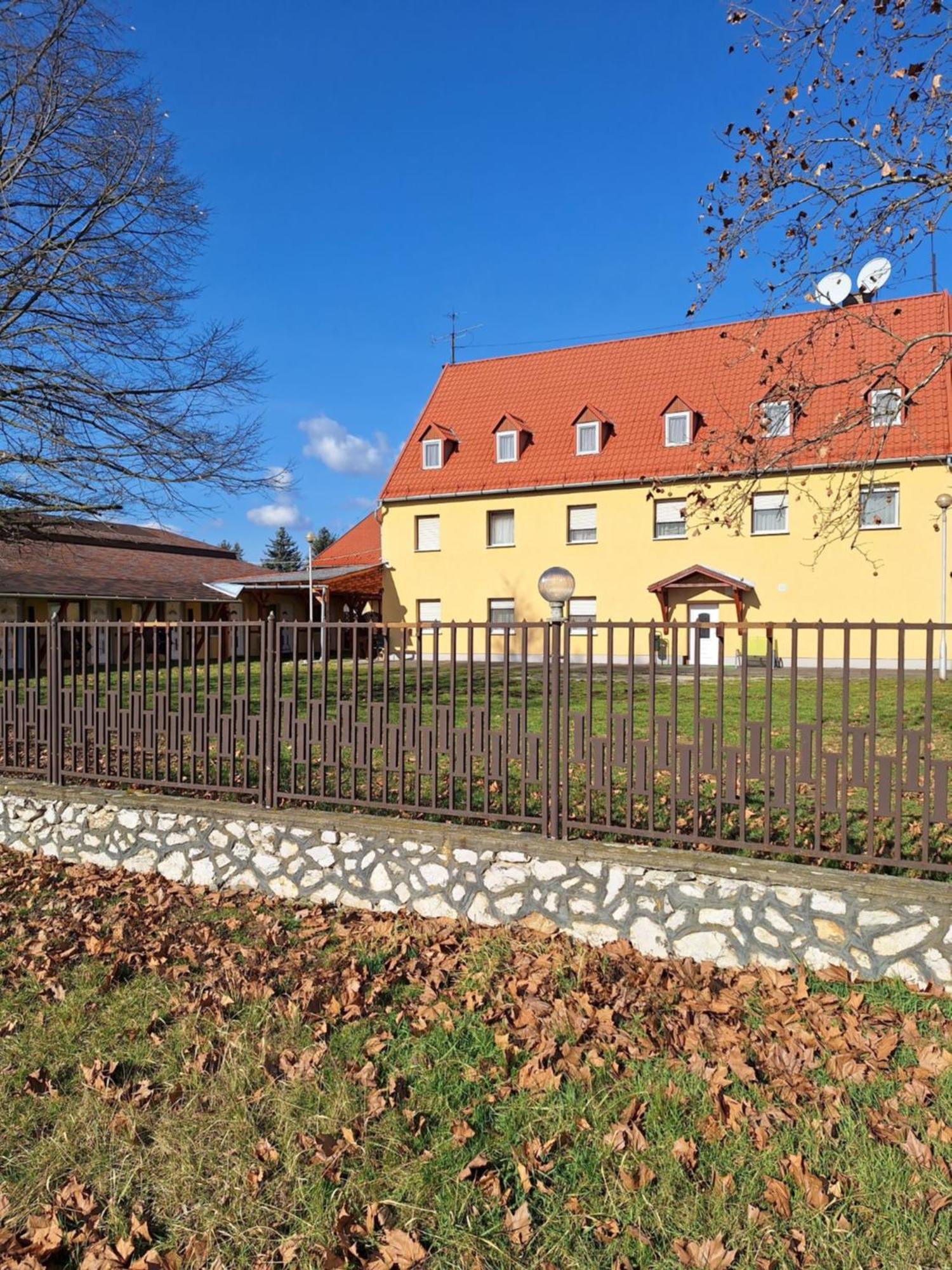 Bed and Breakfast Fenyo Panzio Mezőkövesd Zewnętrze zdjęcie